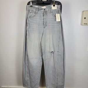 Universal Thread Gray Women’s High-Rise Curved Leg Barrel Leg Jeans Size 8